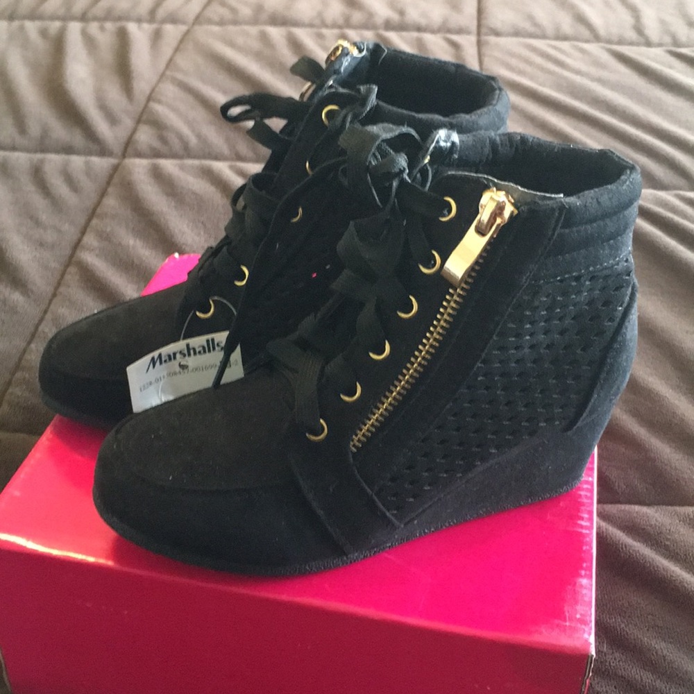 Girls shoes